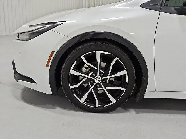 Certified Used 2023 PLATINUM WHITE PEARL MC. Toyota  image 18