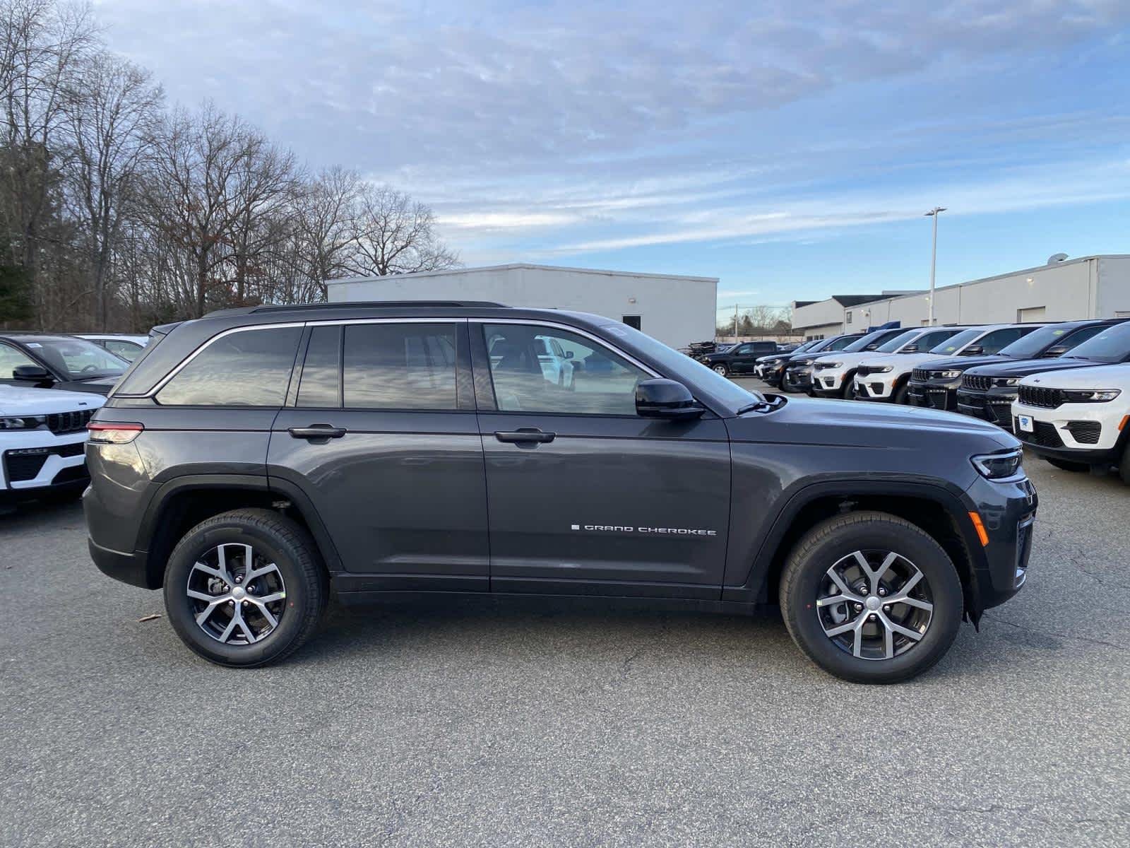 New 2026 Baltic Gray Metallic Clear-Coat Exterior Paint Jeep Limited image 2