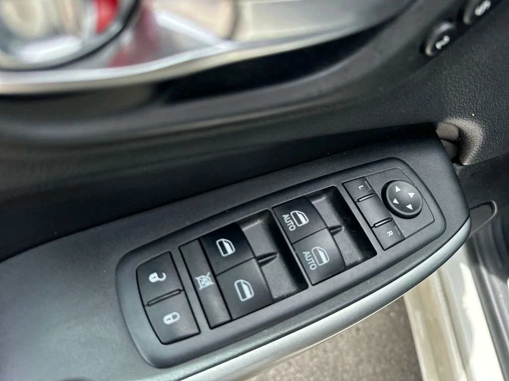 Used 2019 White Jeep Limited image 9