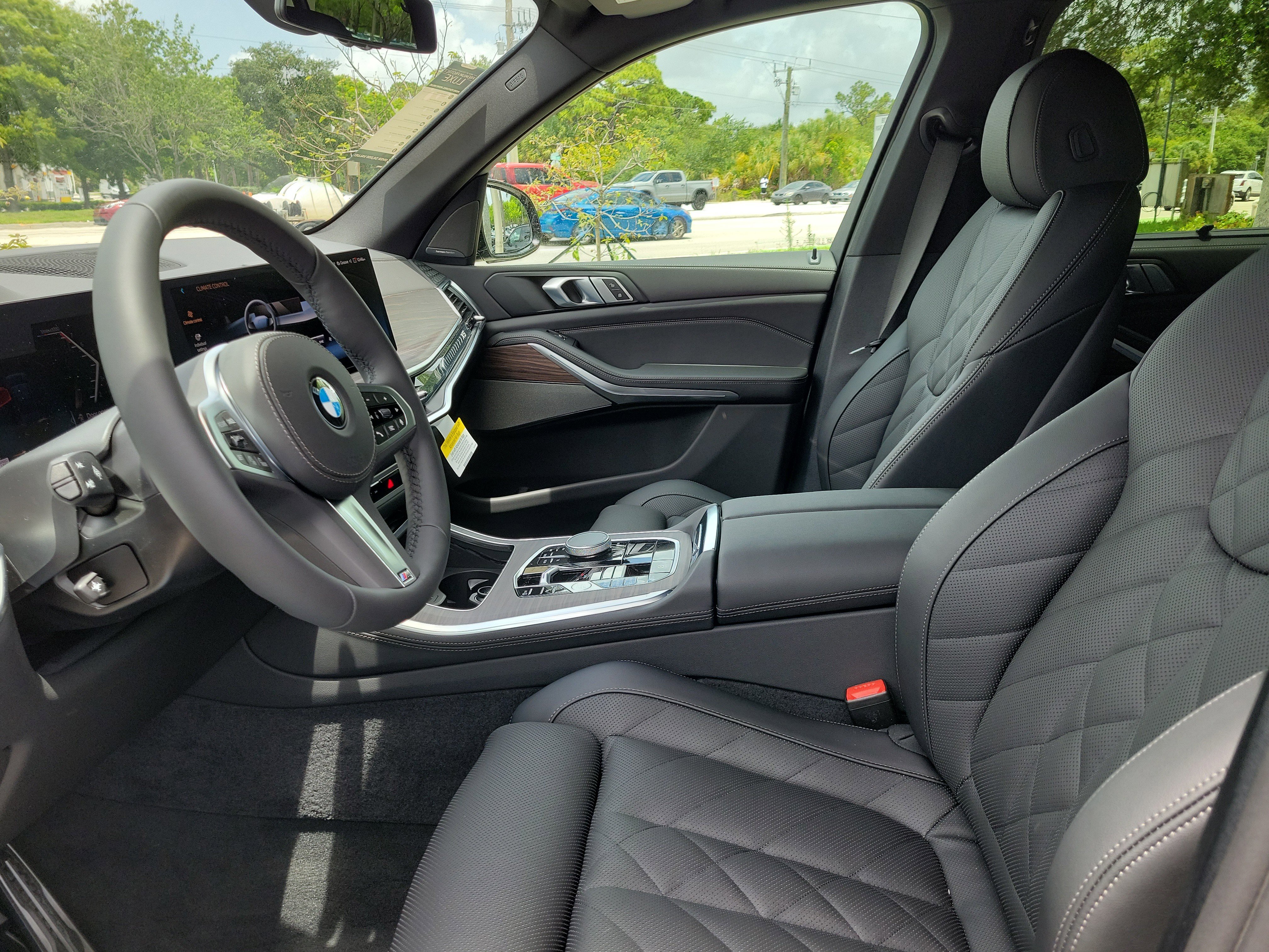 New 2026 Carbon Black Metallic BMW sDrive40i image 15
