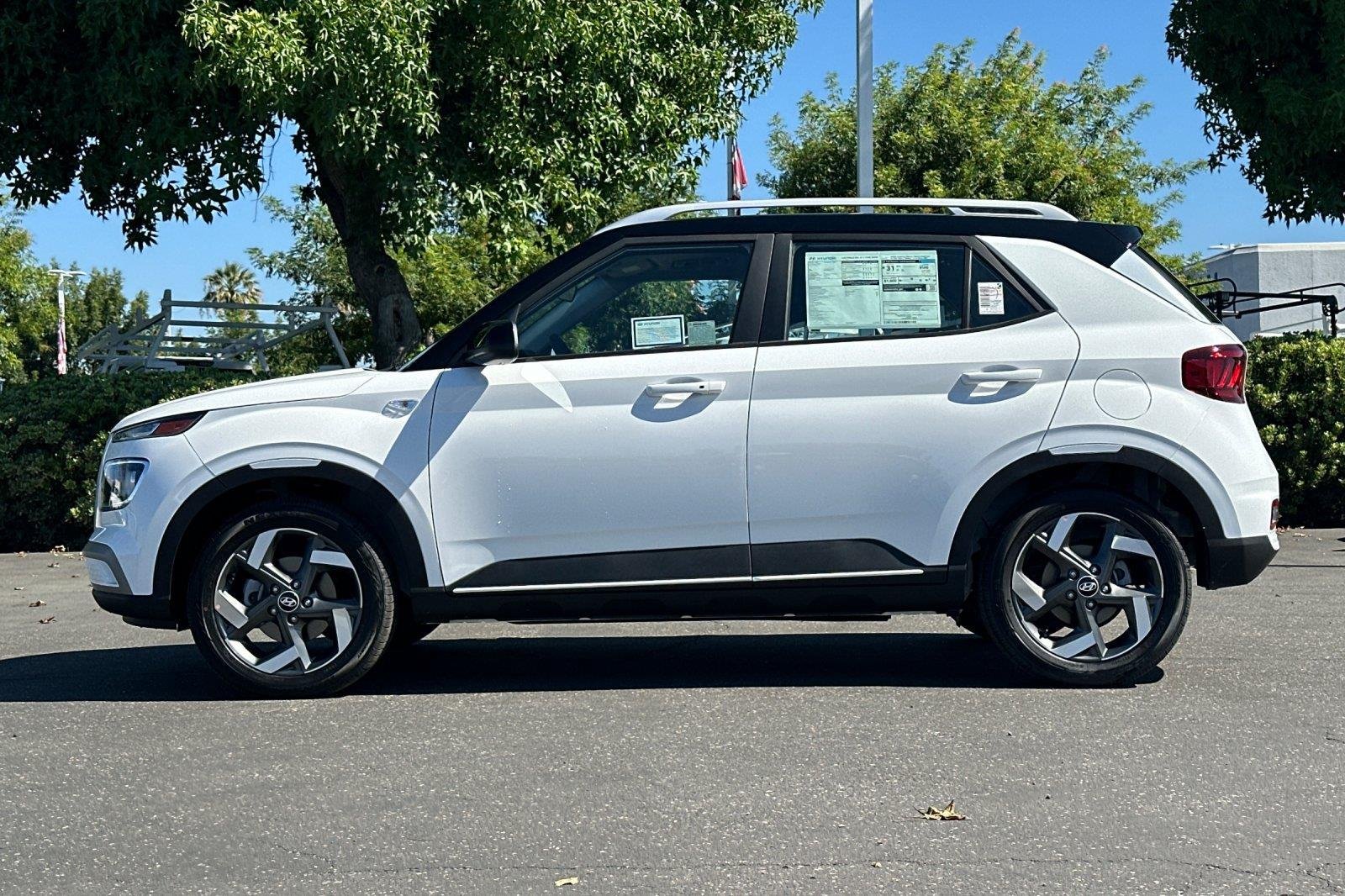 New 2026 Lunar White w/Black Roof Hyundai SEL w/Two-Tone Roof image 35