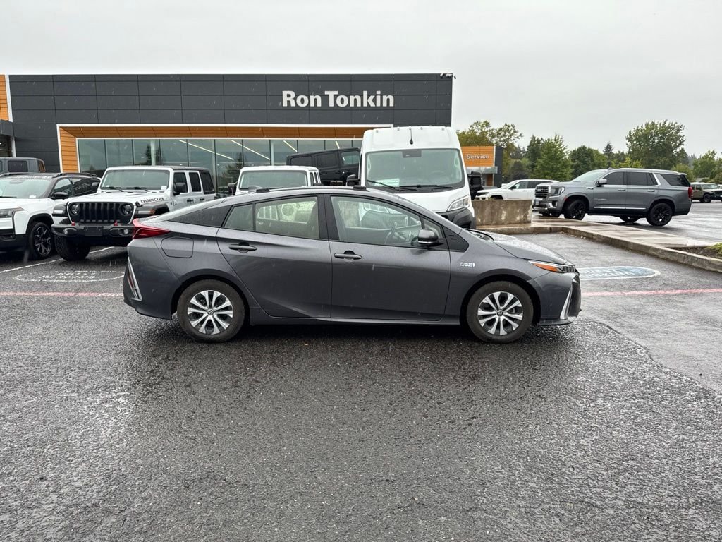 Used 2020 Magnetic Gray Metallic Toyota XLE image 9