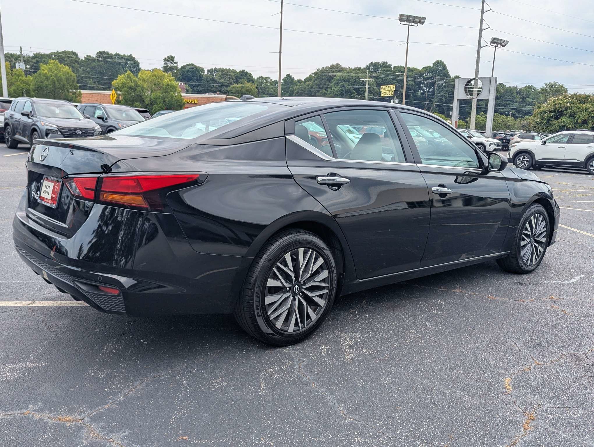 Used 2025 Black Nissan 2.5 SV image 3
