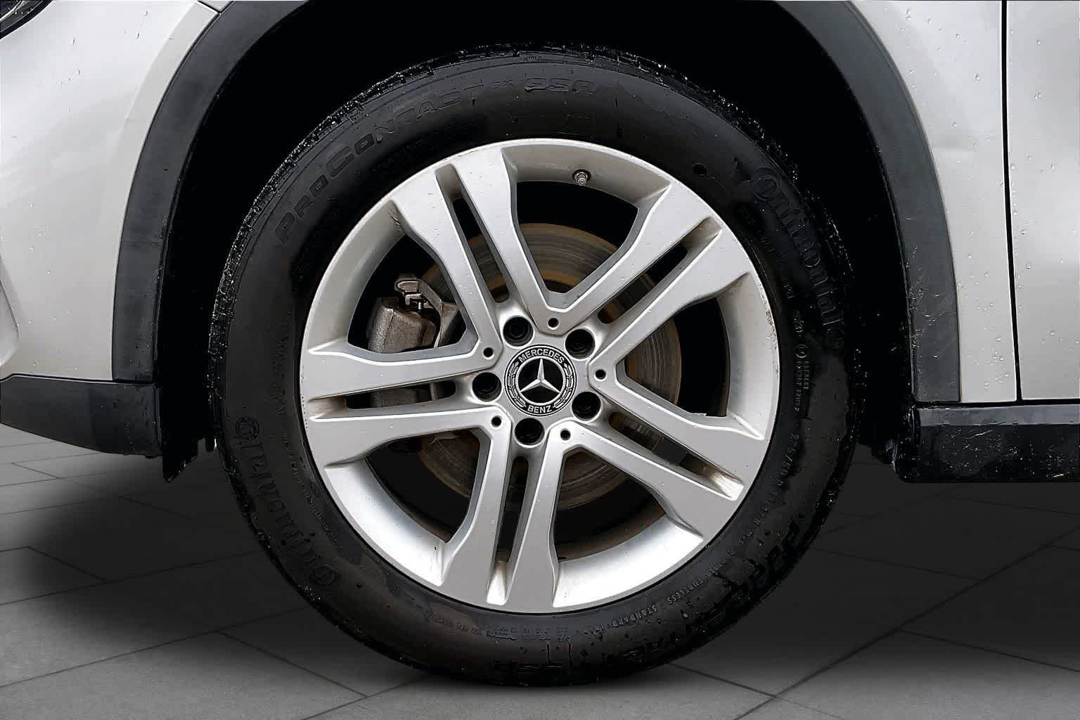 Used 2018 Polar Silver Metallic Mercedes-Benz GLA 250 image 11