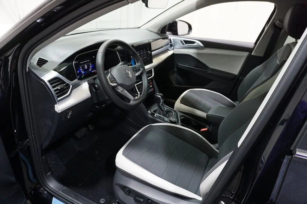 New 2026 Black Volkswagen 1.5T SE image 9
