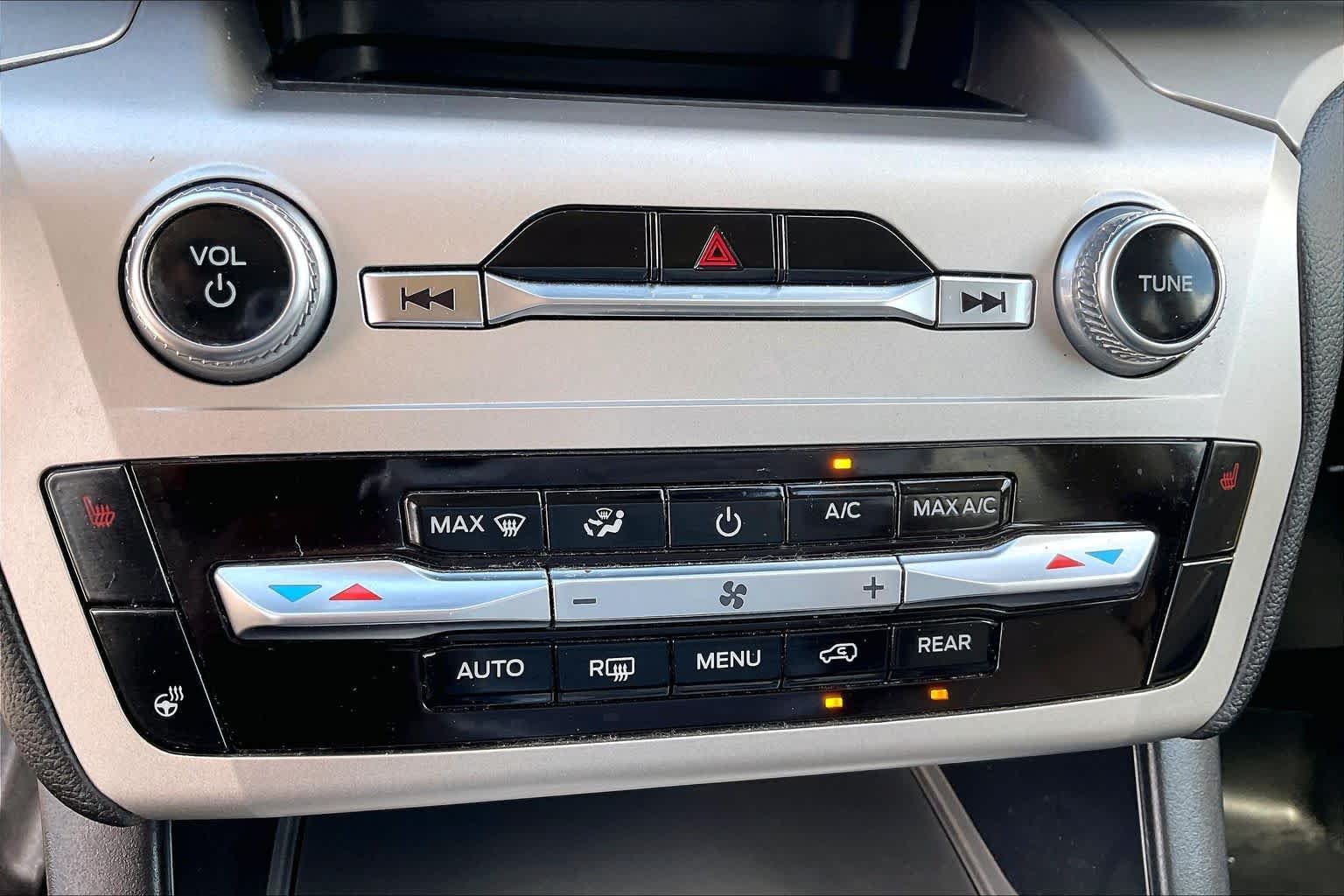 Used 2022 Oxford White Ford XLT image 51