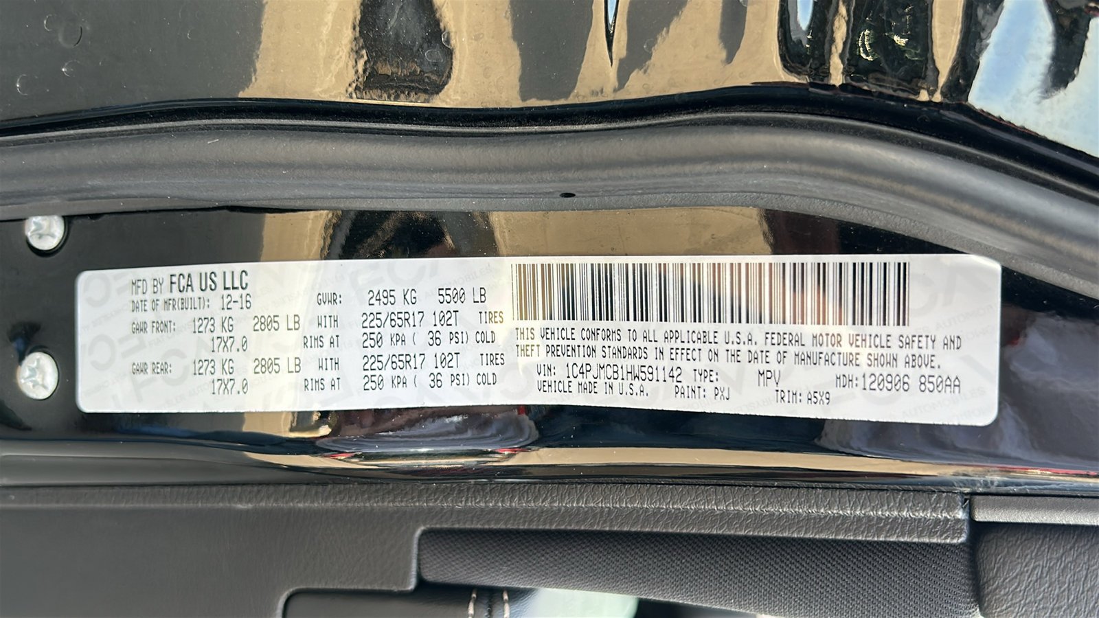 Used 2017 Black Jeep Latitude image 30