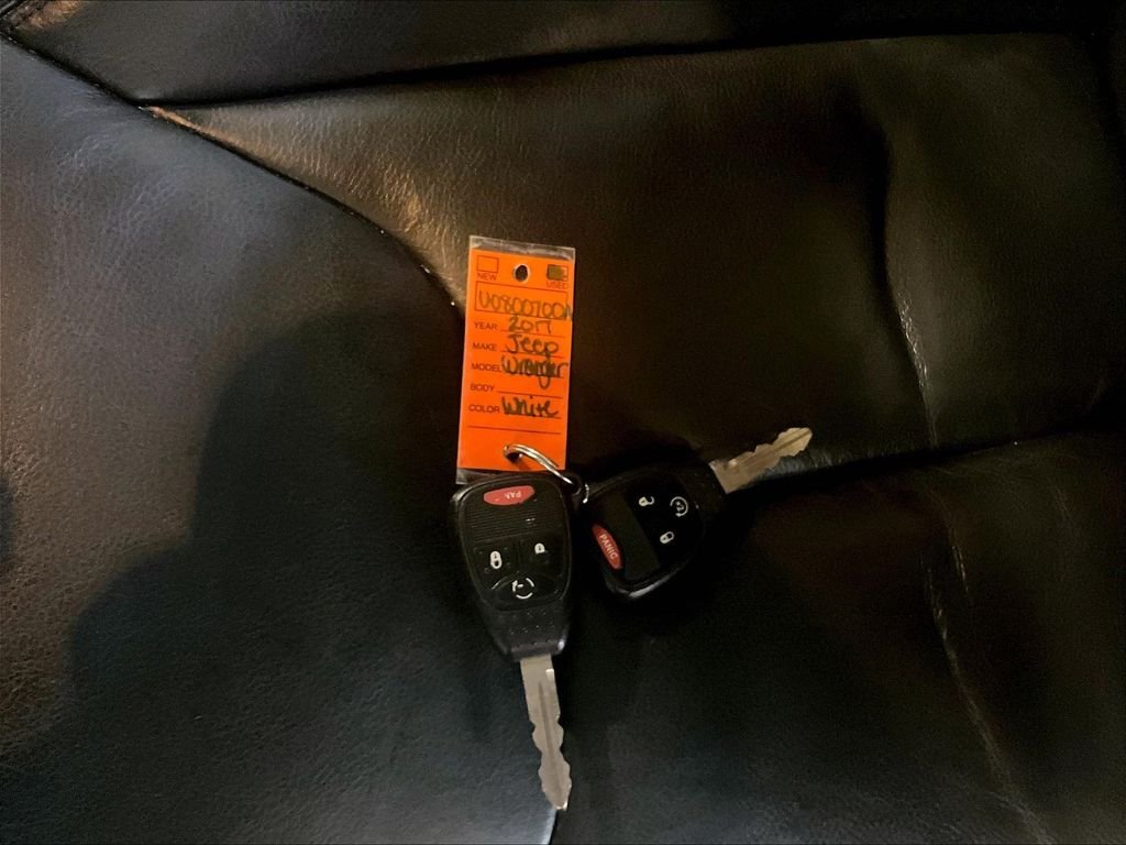 Used 2017 Bright White Clearcoat Jeep Sahara image 29