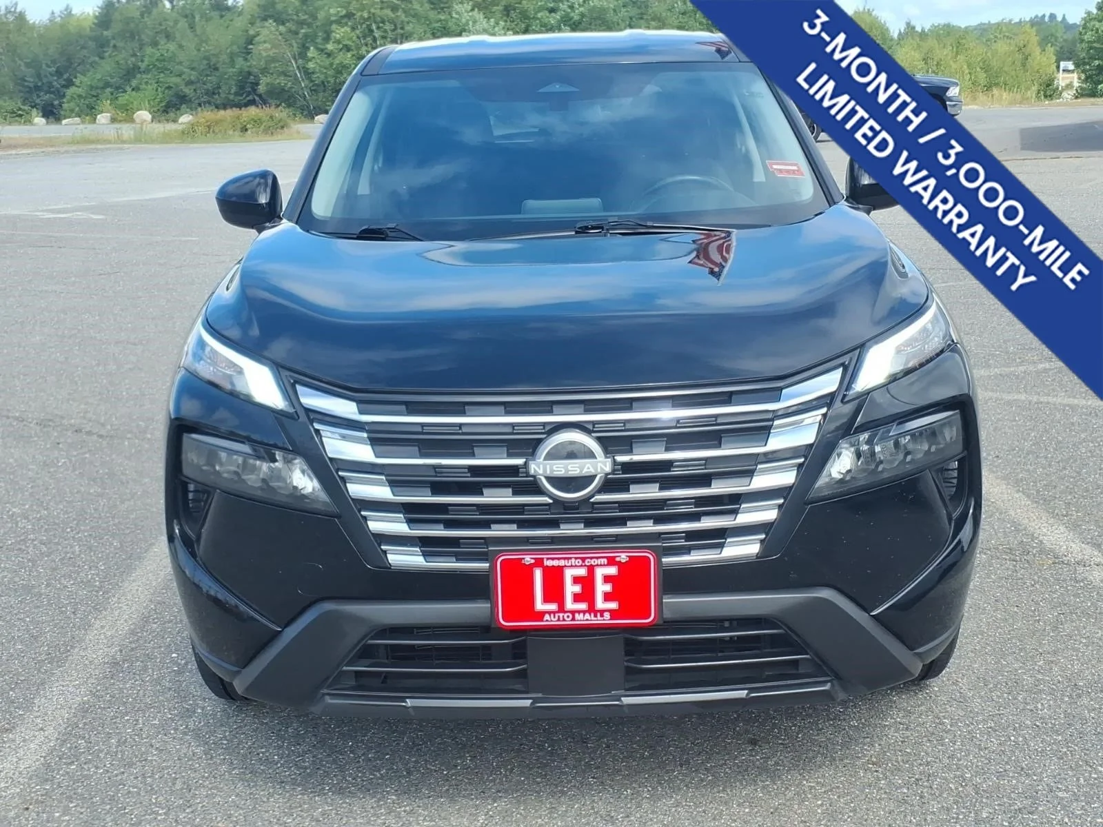 Used 2025 Super Black Nissan SV image 2