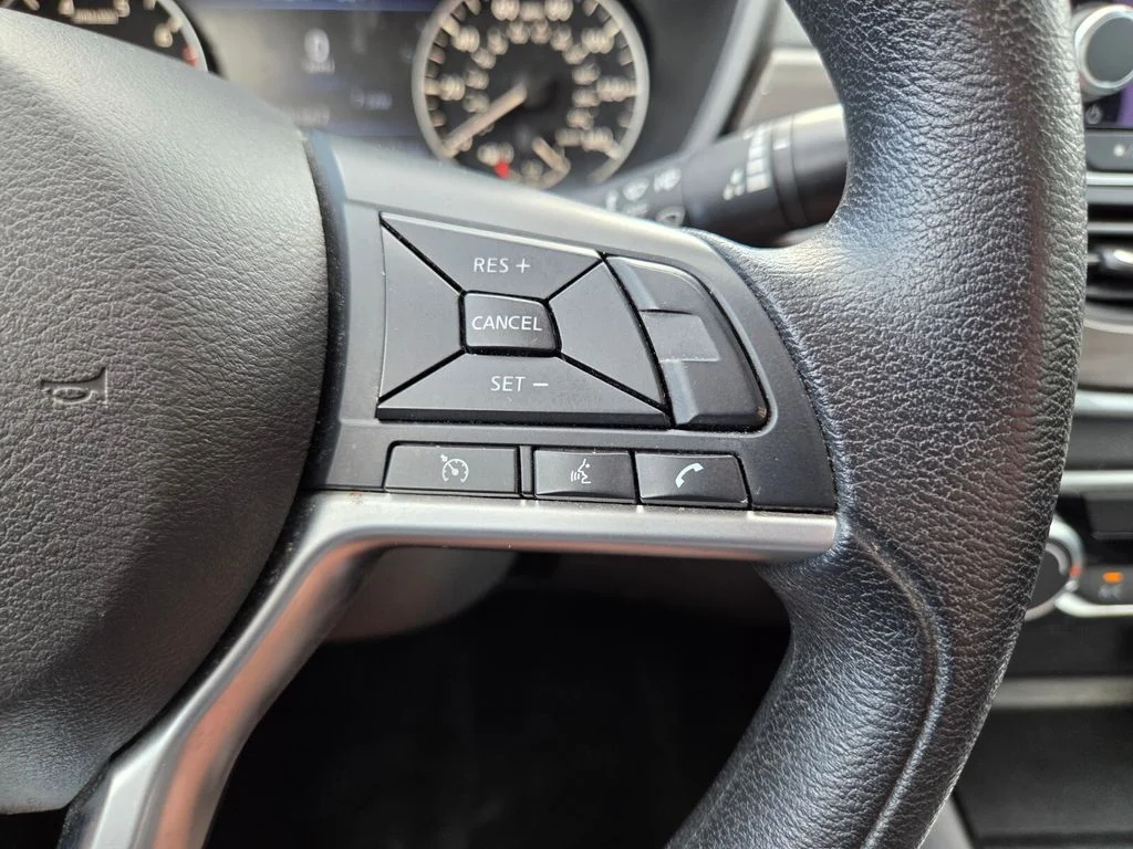 Used 2024 Silver Nissan 2.5 SV image 28