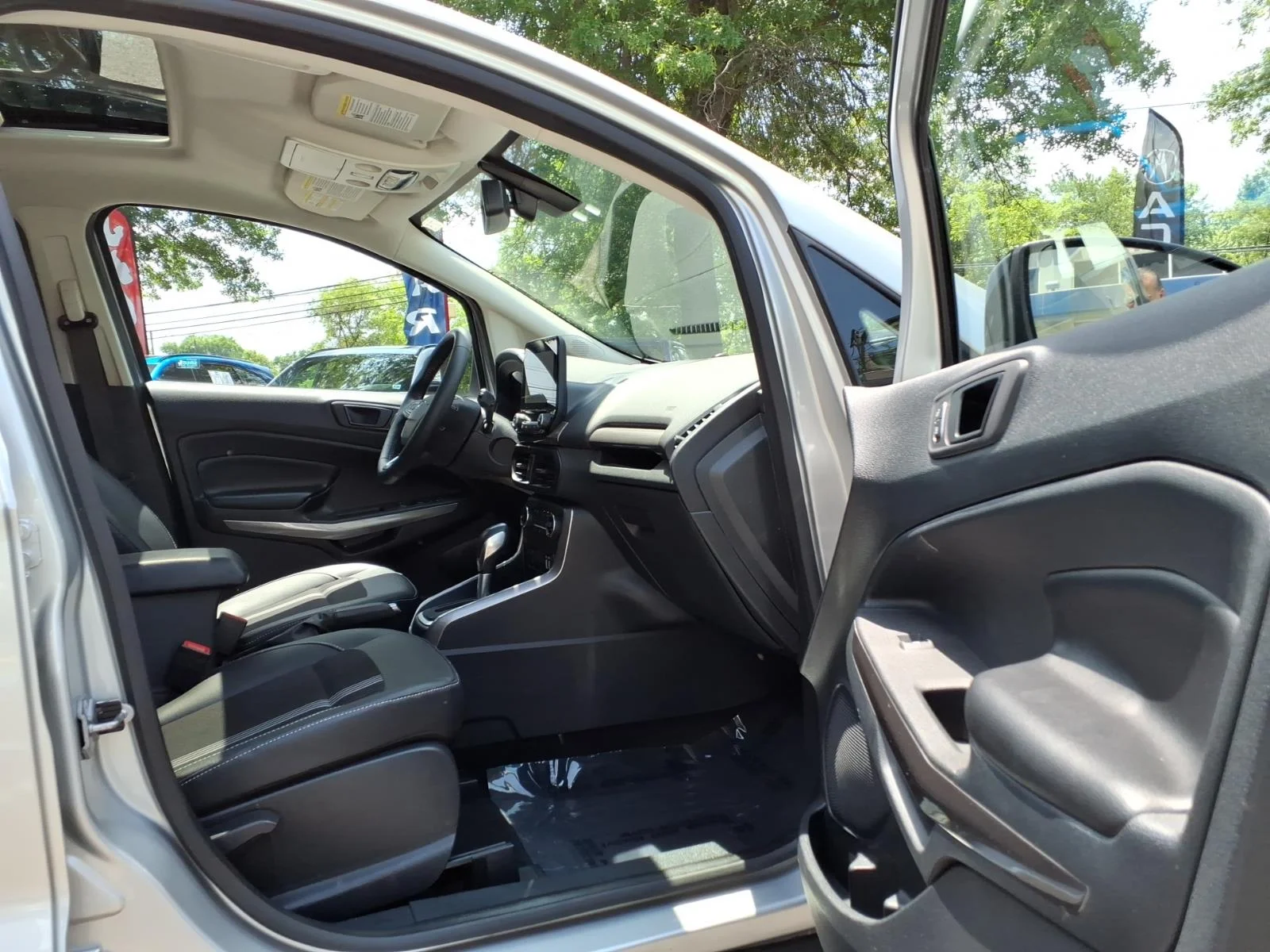 Used 2019 Silver Ford SES image 5
