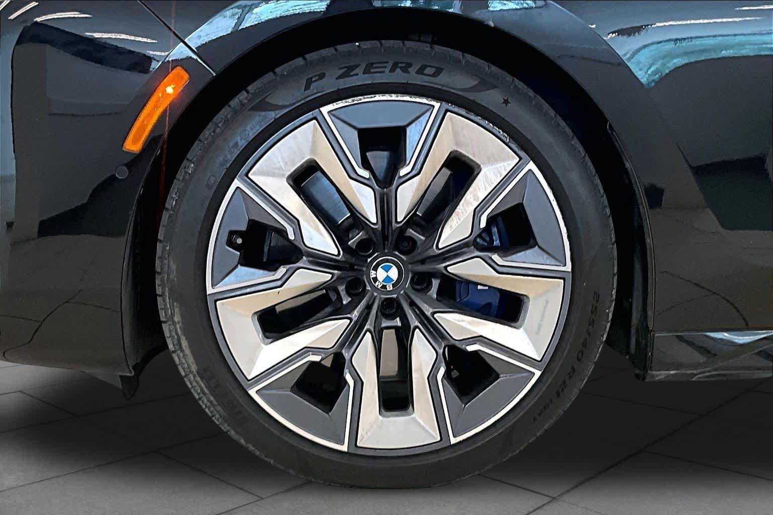 Used 2023 Black Sapphire Metallic BMW 760i xDrive image 9