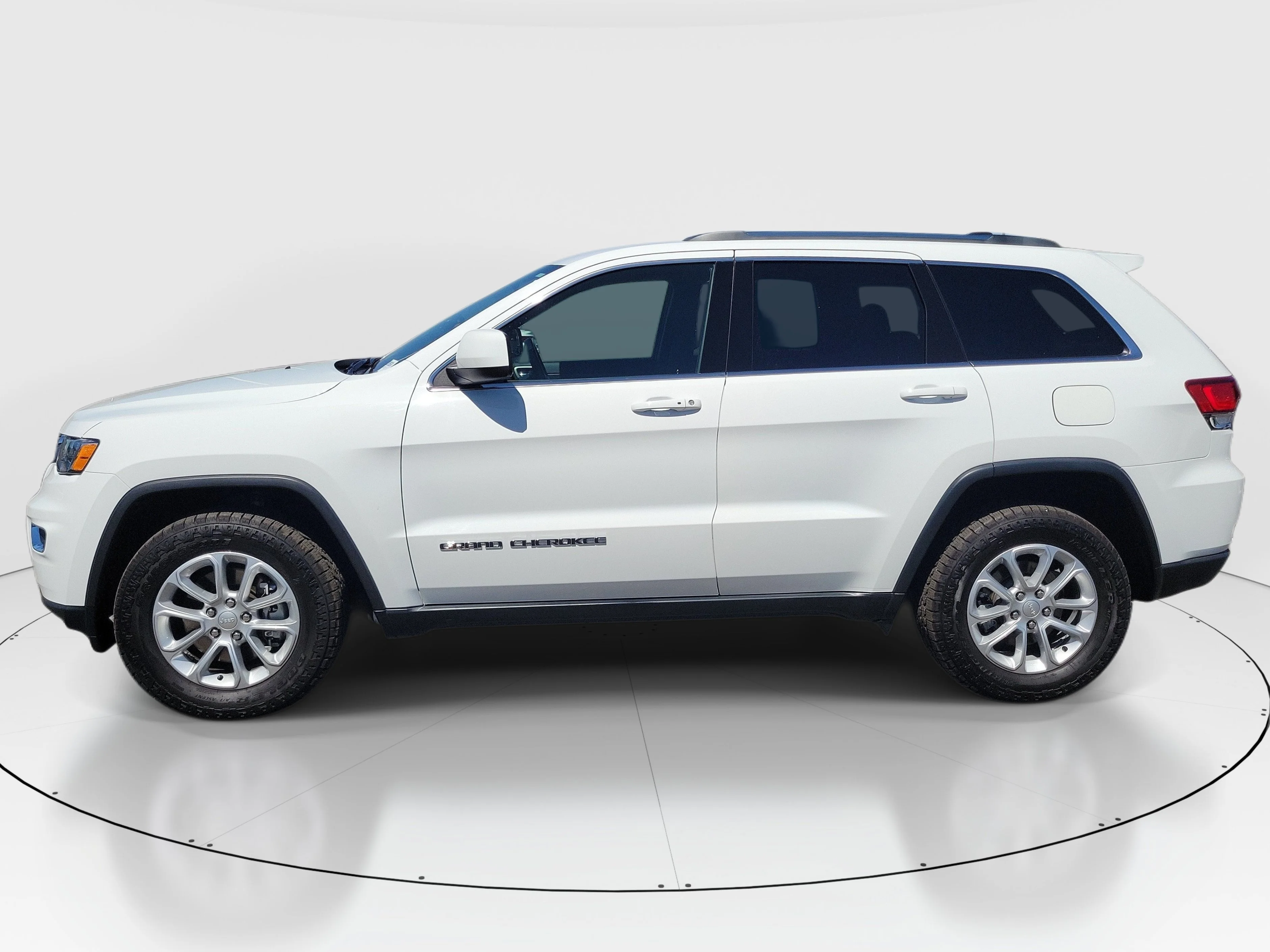 Certified Used 2021 White Jeep Laredo X image 2