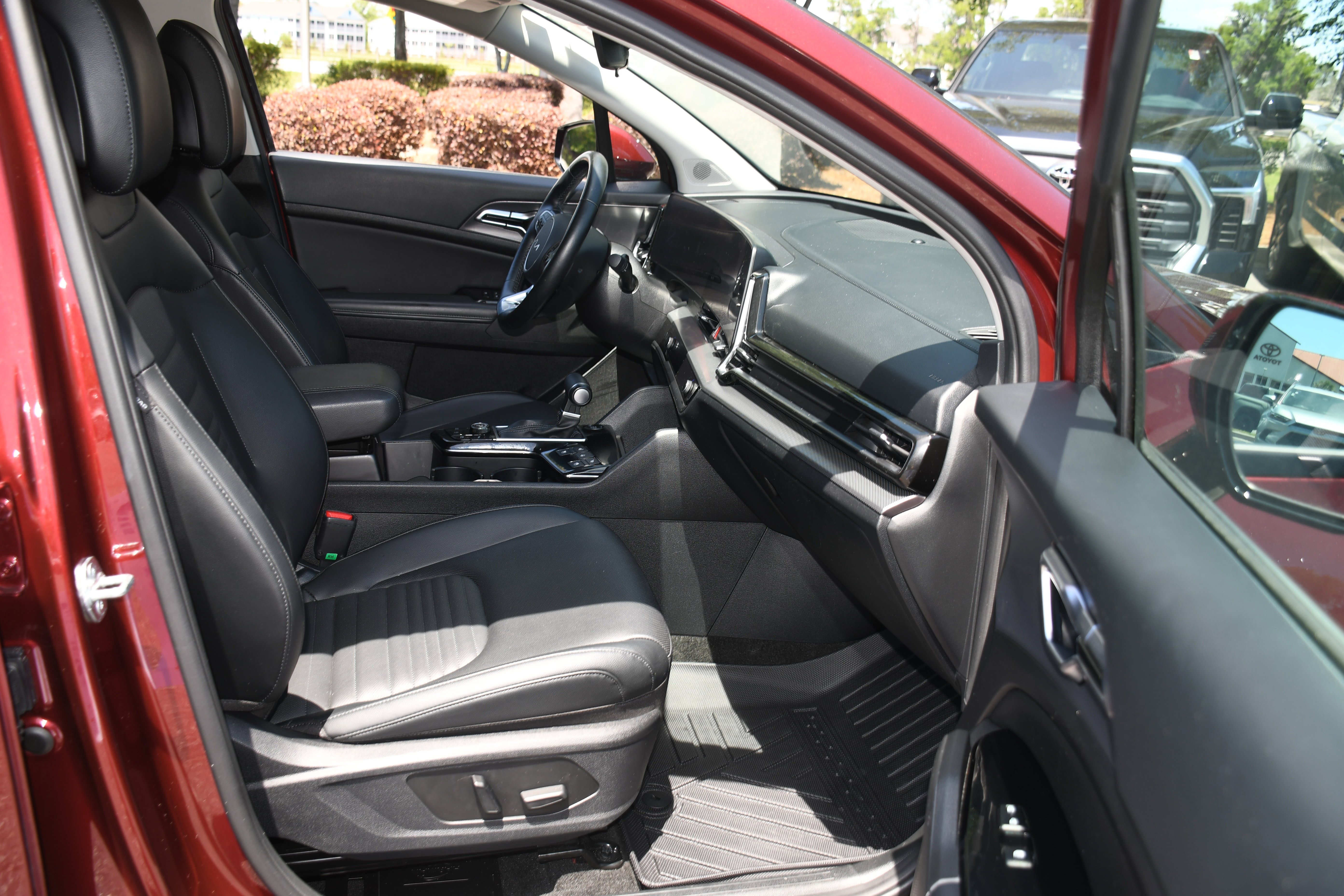 Used 2023 Red Kia SX-Prestige image 22