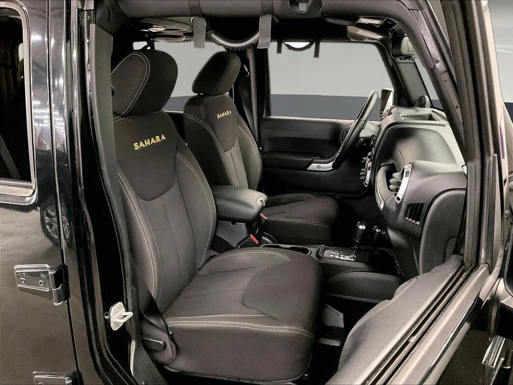 Used 2013 Black Jeep Unlimited Sahara image 10