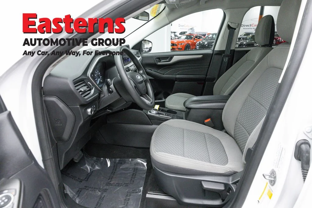 Used 2022 White Ford SE image 13