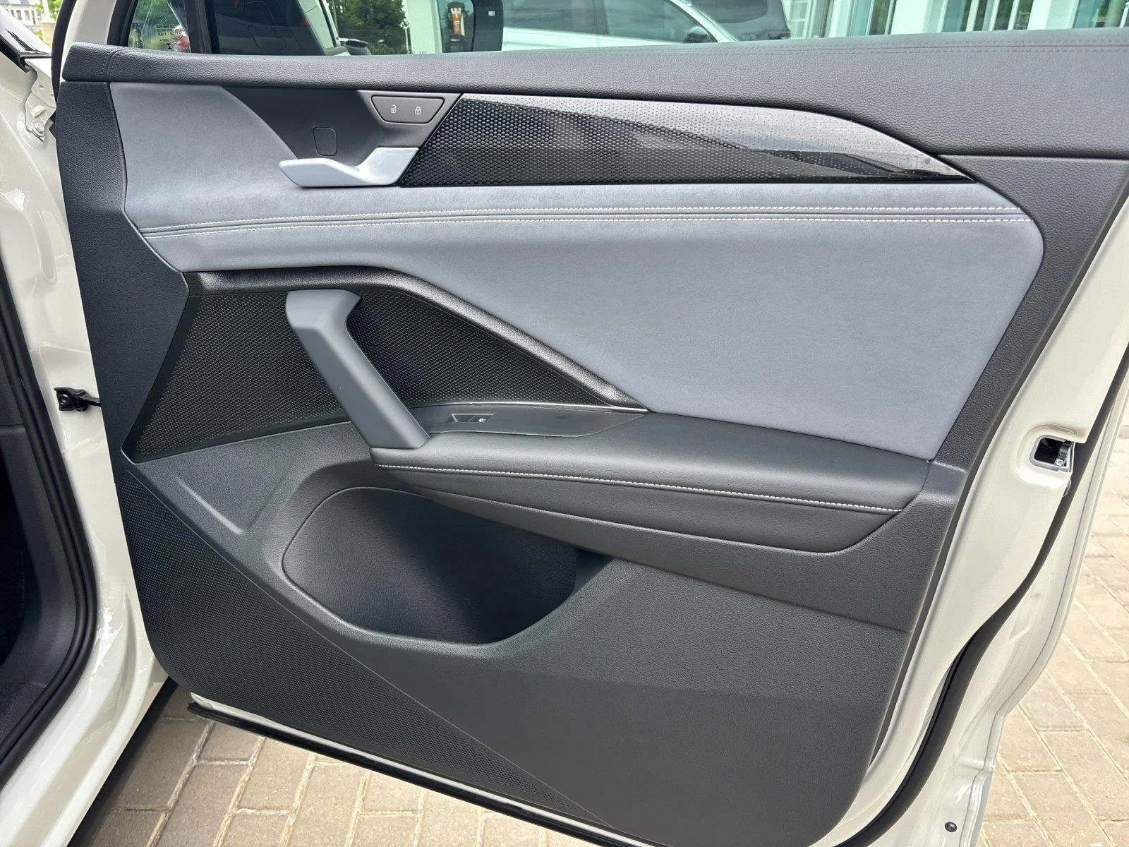 New 2026  Volkswagen SE R-Line Black image 38