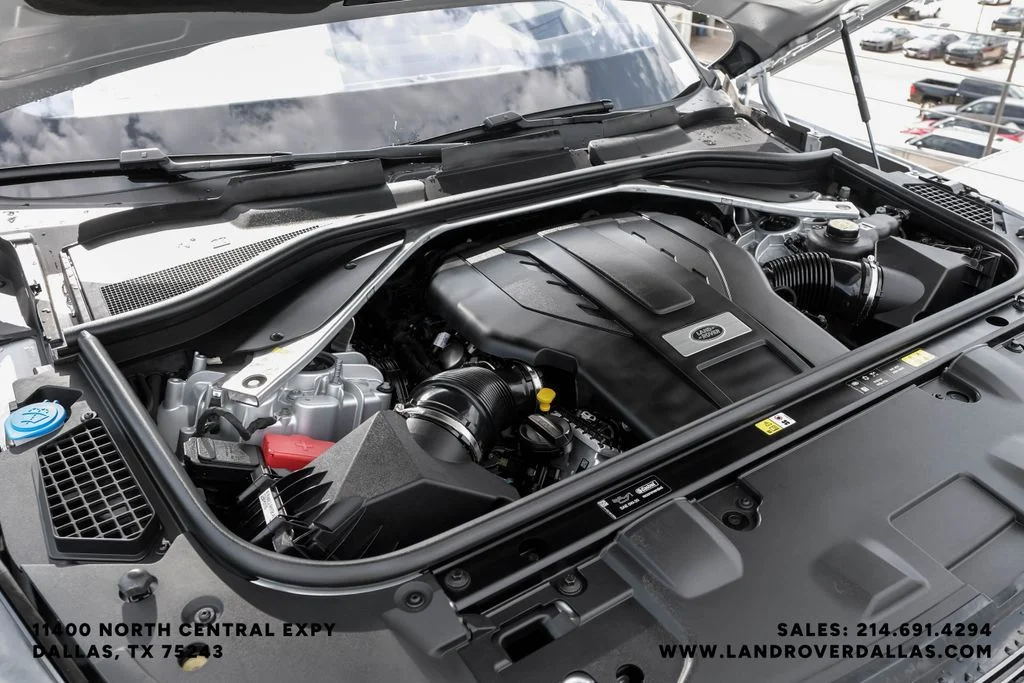 Used 2023 Silver Land Rover SE image 51