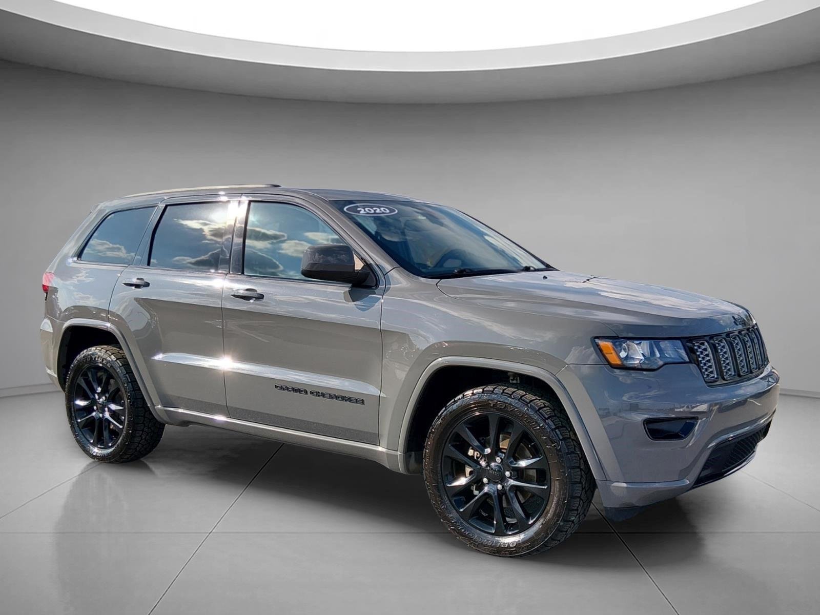 Used 2020 Sting-Gray Clearcoat Jeep Altitude image 7