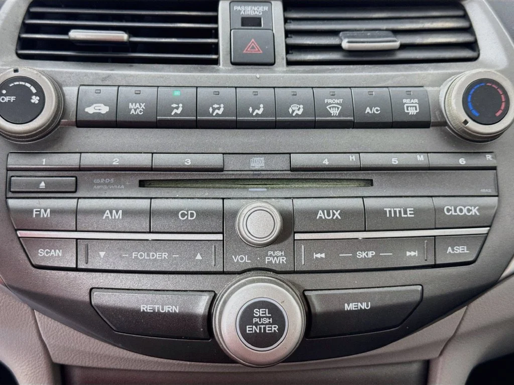 Used 2012 Alabaster Silver Metallic Honda LX image 16