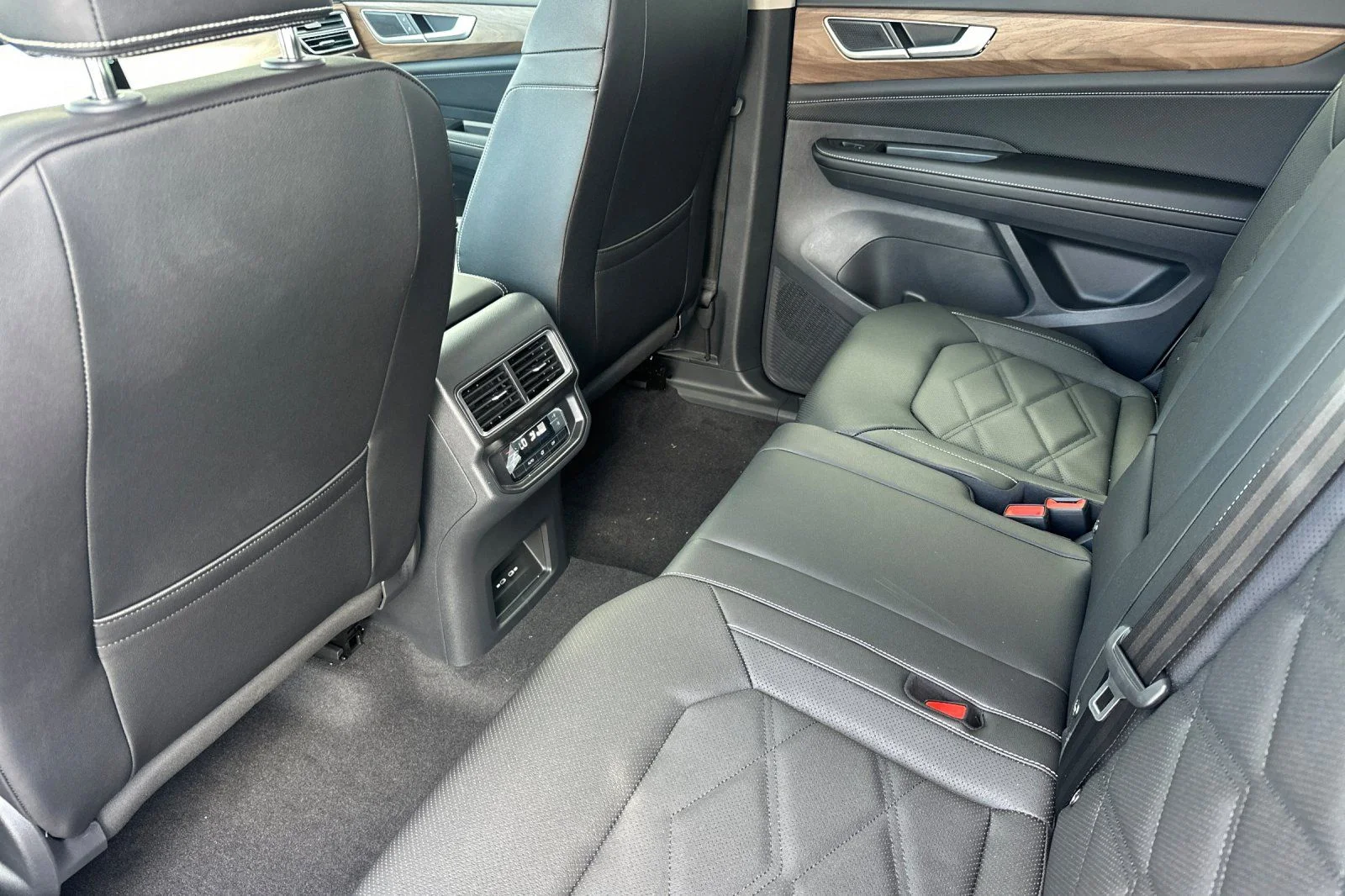 2026 Volkswagen Atlas SE - Photo 12