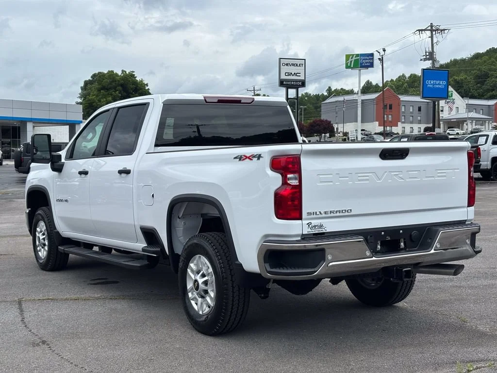 New 2026 Summit White Chevrolet WT image 6