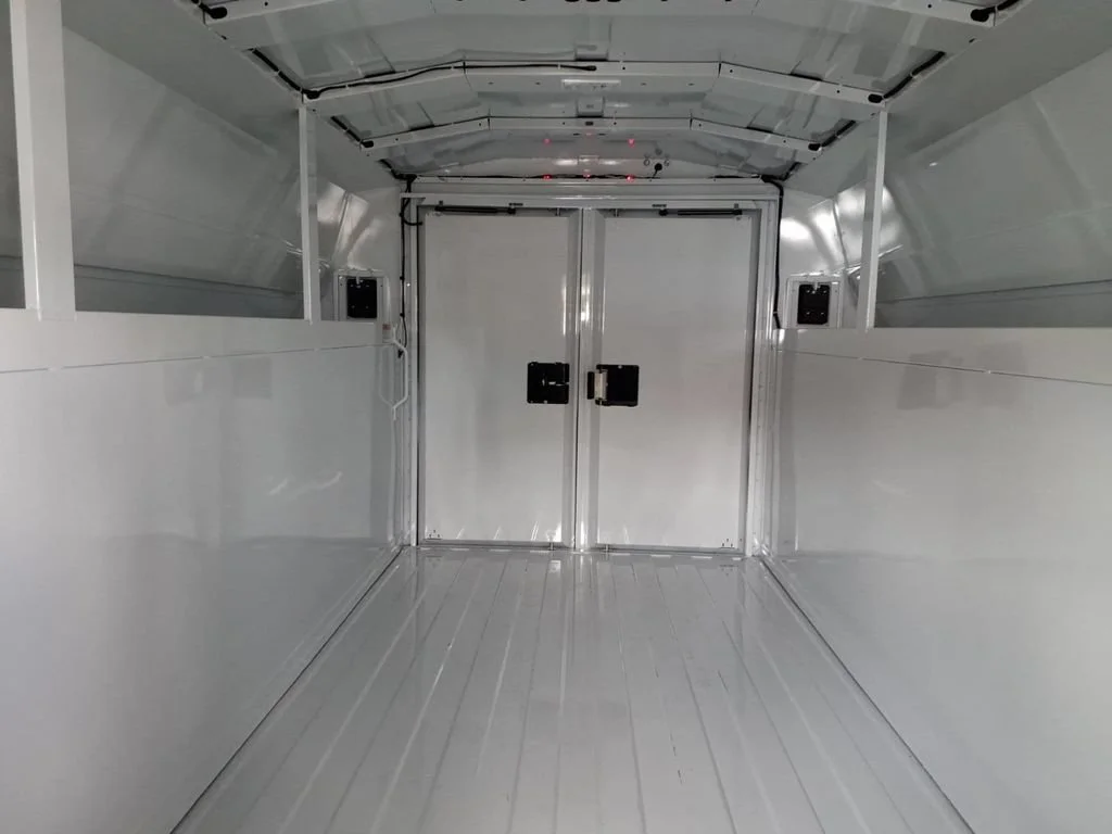 New 2025 Summit White Chevrolet 1WT image 26