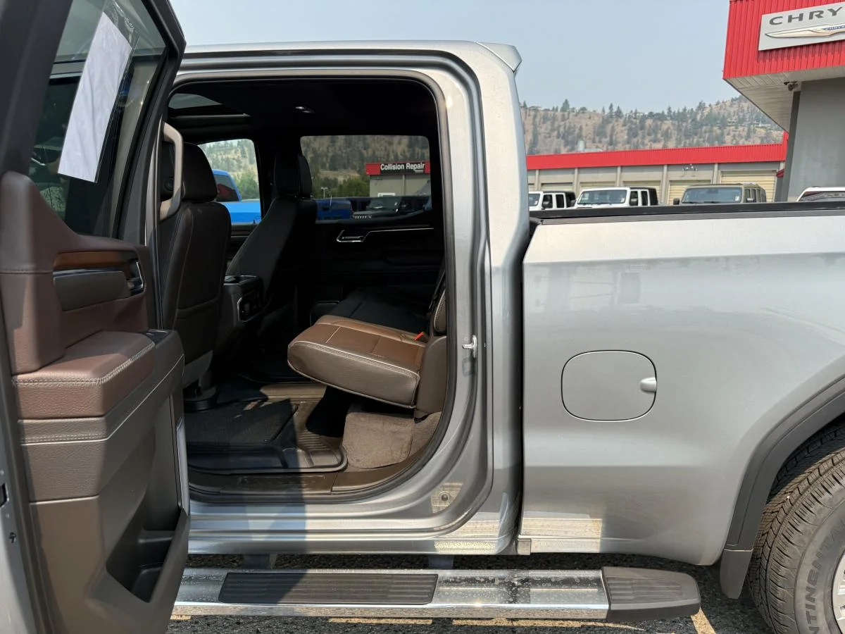 Used 2025 Silver GMC Denali image 17