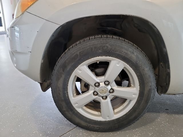 Used 2008  Toyota Limited image 11