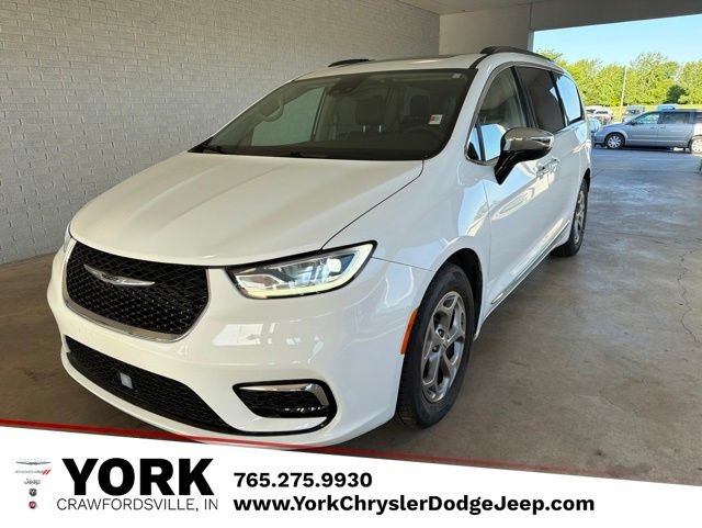 2023 Chrysler Pacifica Limited's photo