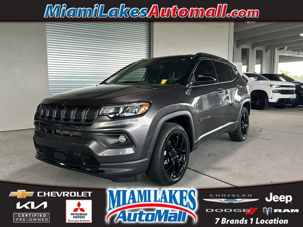 Used 2022 Granite Crystal Metallic Clearcoat Jeep Latitude image 1