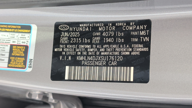 Certified Used 2025 Fluid Metal Hyundai Limited image 29