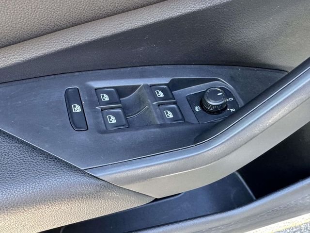 Used 2019 Gray Volkswagen SEL Premium image 27
