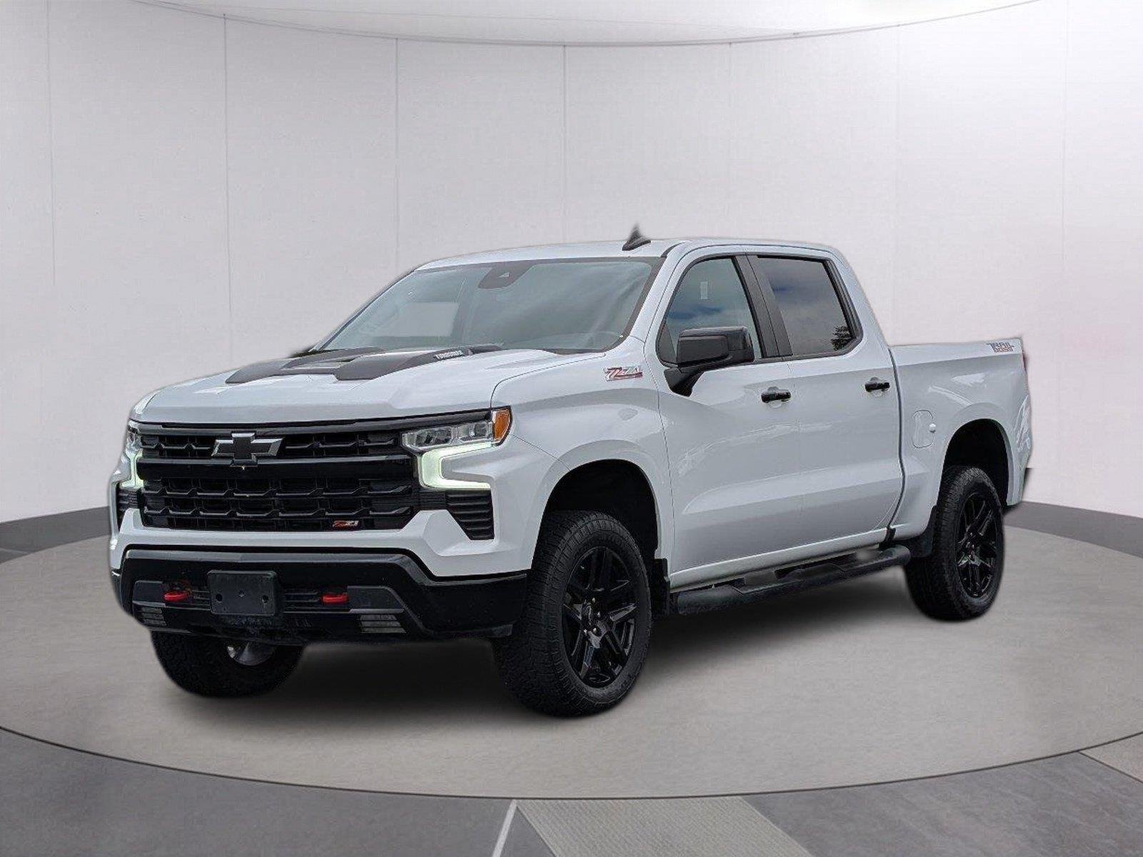 Used 2025 Summit White Chevrolet LT Trail Boss image 1