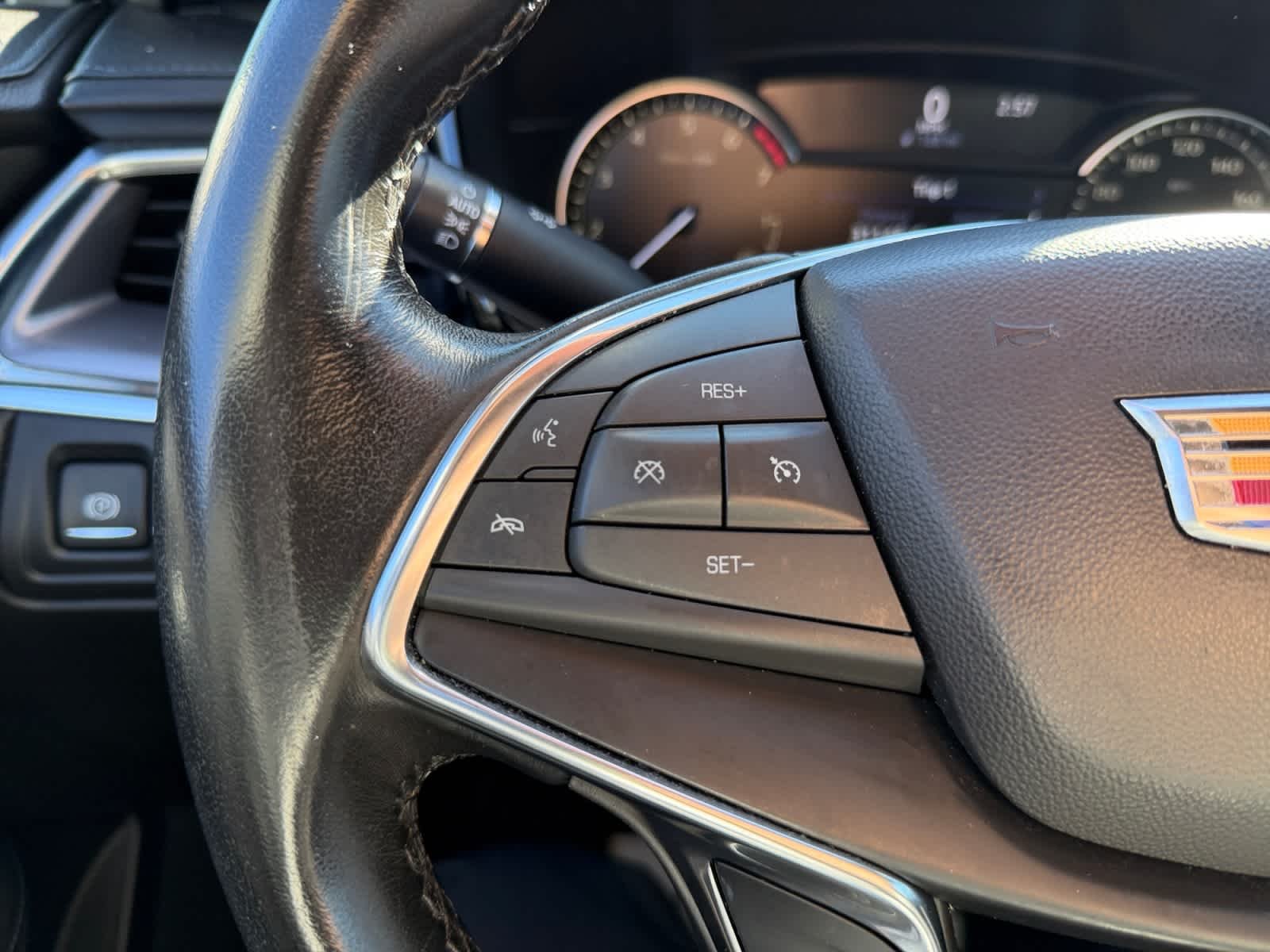 Used 2020 Crystal White Tricoat Cadillac Luxury FWD image 33