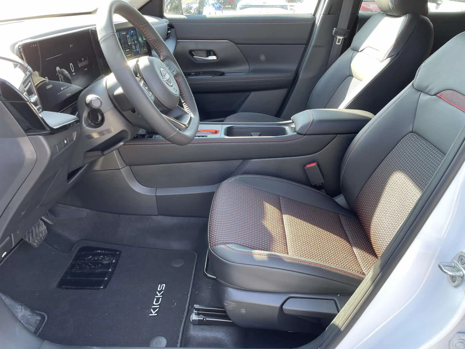2026 Nissan KICKS SR AWD - Photo 12