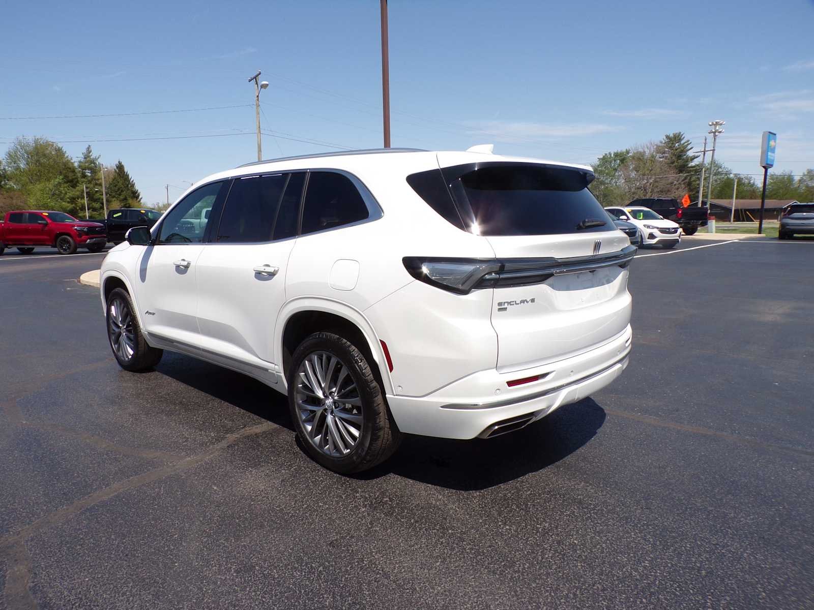 Used 2025 White Frost Tricoat Buick Avenir image 5