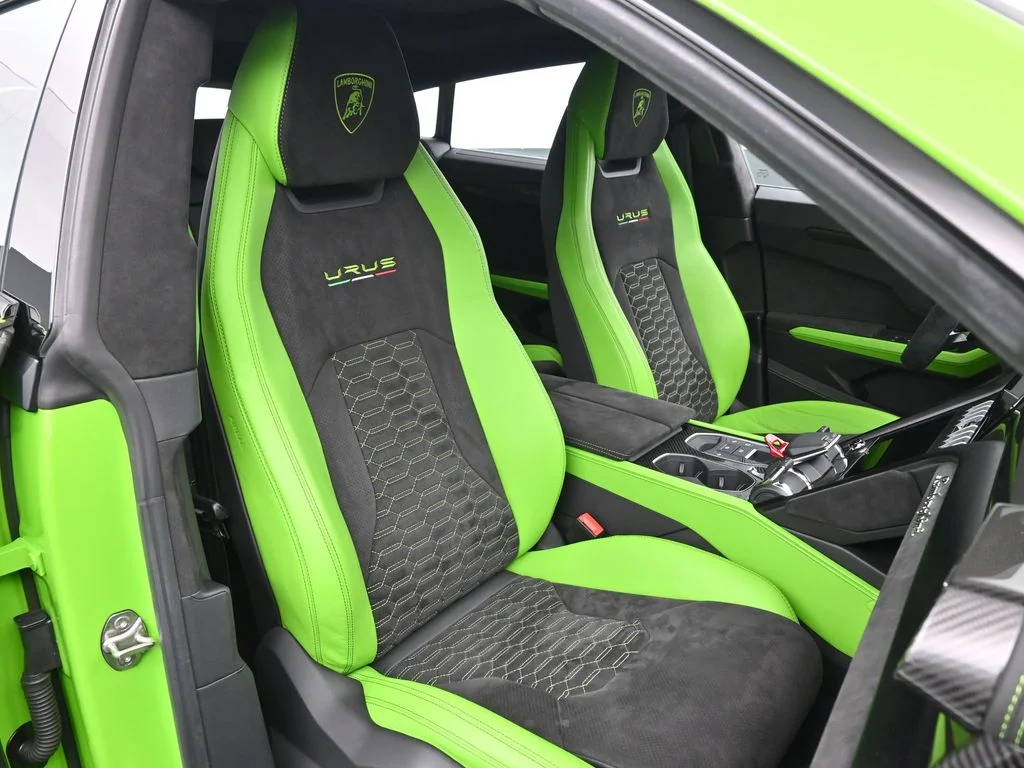 Used 2022 Green Lamborghini  image 17