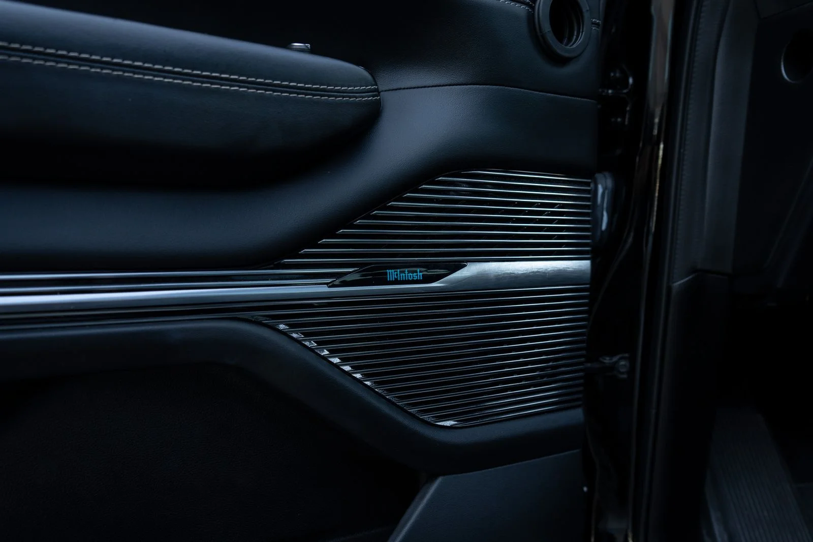 Used 2024 Diamond Black Jeep Series II image 31