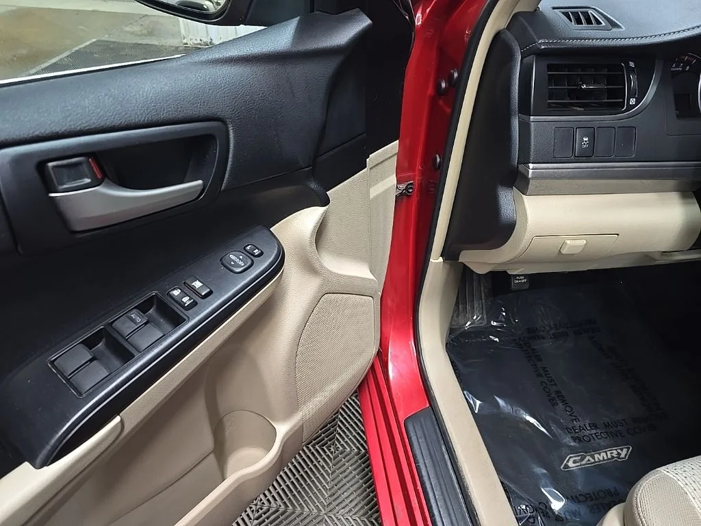 Used 2013 Red Toyota LE image 26