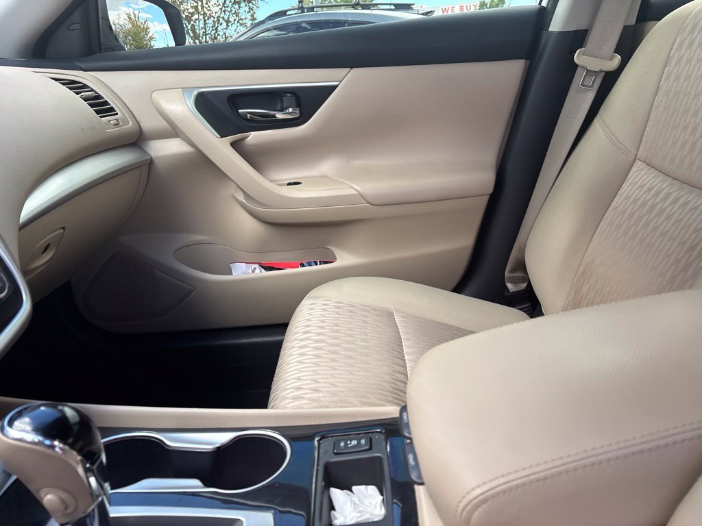 Used 2018 White Nissan 2.5 SV image 27