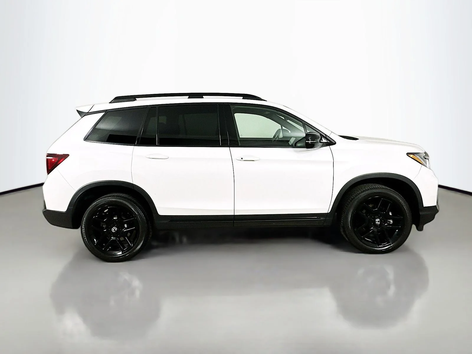 Used 2024 White Honda  image 4