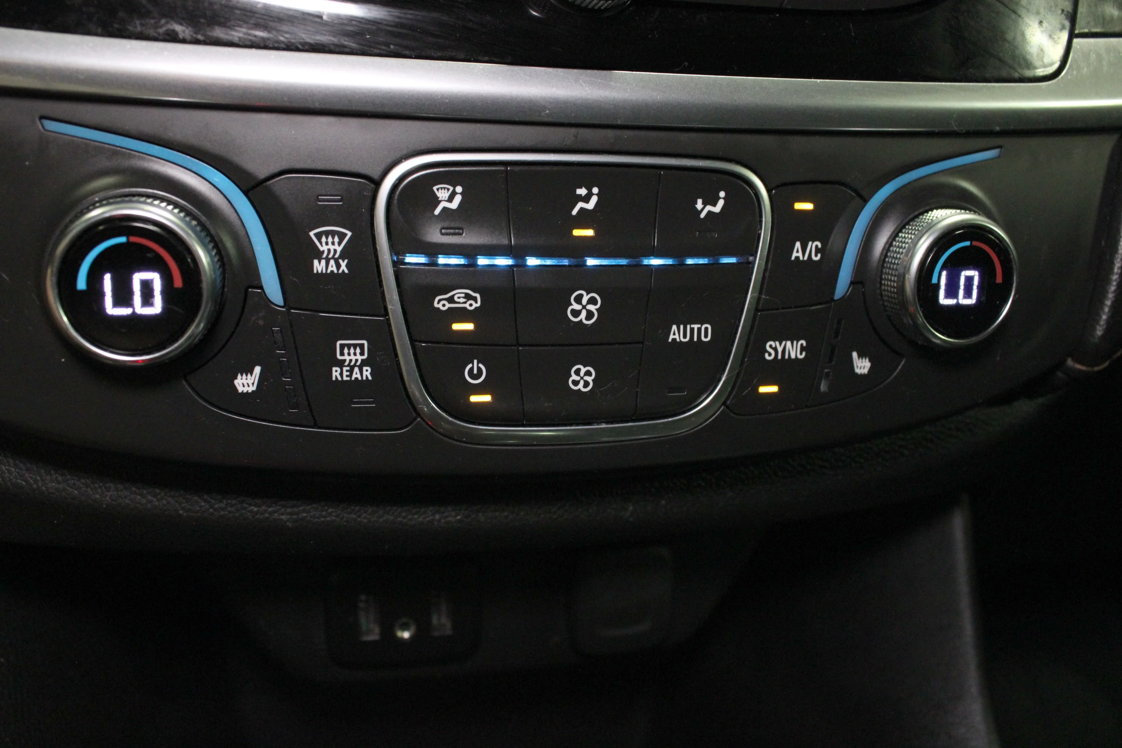 Used 2020 Stone Gray Metallic Chevrolet LT image 27