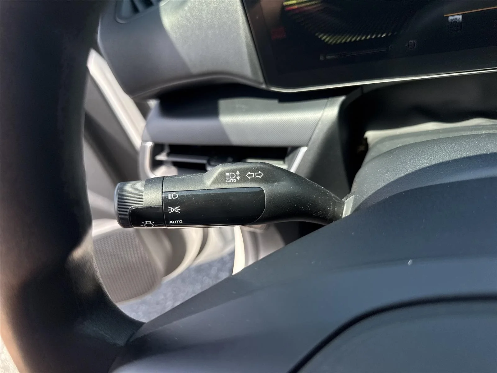Used 2025 Snow White Pearl Kia LXS image 20