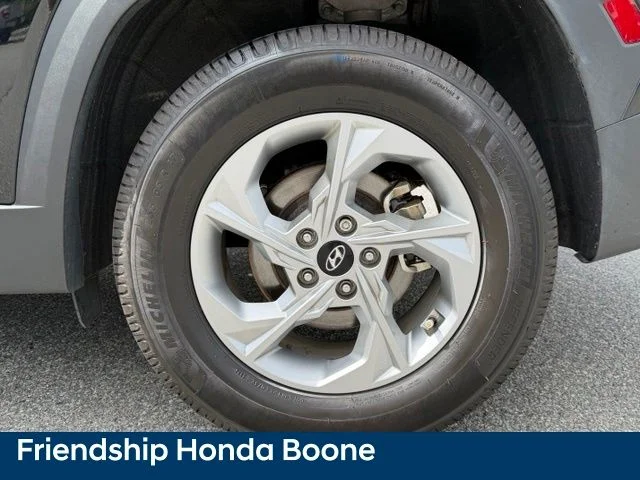 Used 2022 Black Hyundai SEL image 9