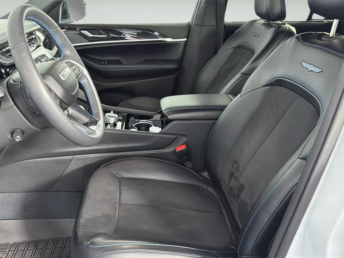 Used 2023 Bright White Clearcoat Jeep Trailhawk image 25