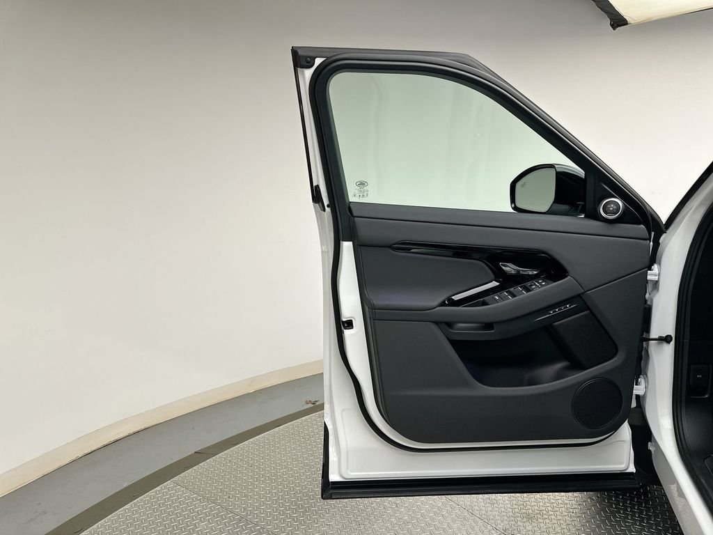 New 2026 Fuji White Land Rover S image 9