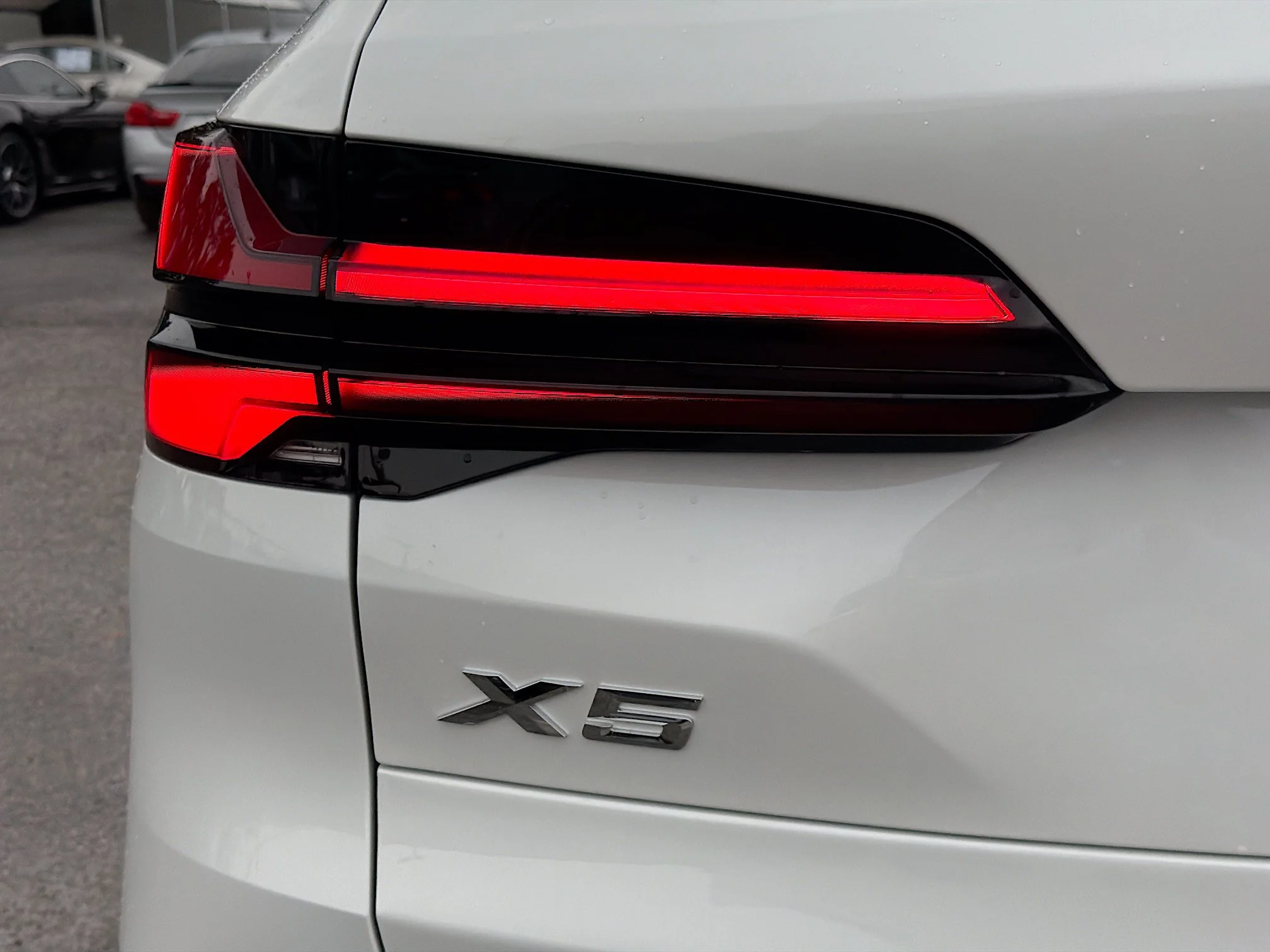 New 2026 Mineral White Metallic BMW xDrive40i image 10