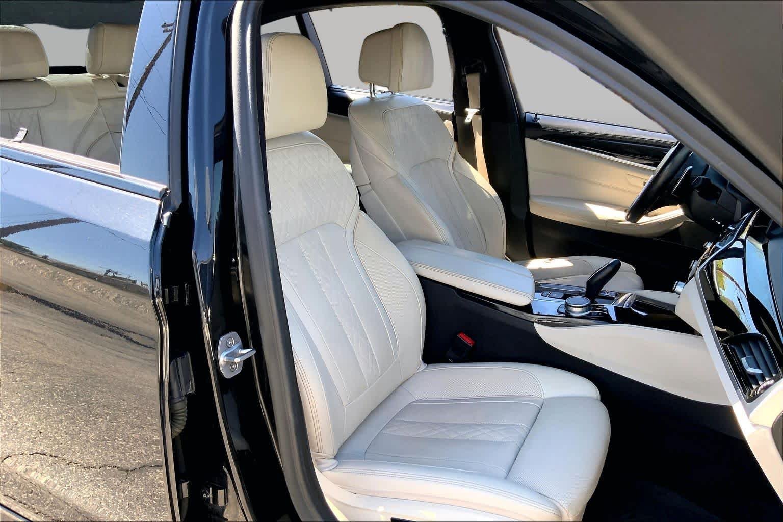 Used 2019 Black Sapphire Metallic BMW M550i xDrive image 8