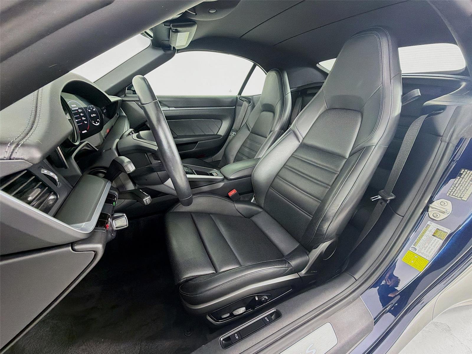 Used 2021  PORSCHE  image 5